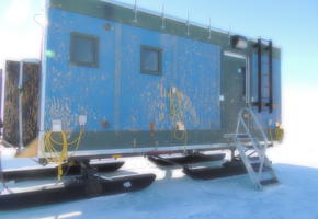 Berthing unit on skis to be used for the South Pole overland traverse